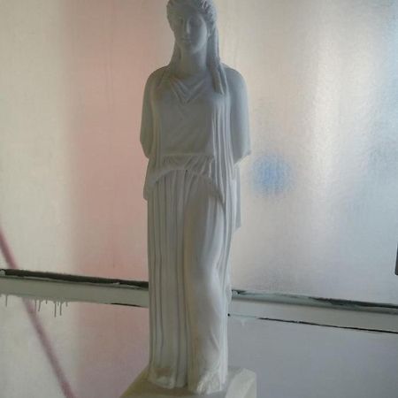 Acropolis Within 10 Minutes Walk! Classical Apartment And A Hostess At Your Side! 아테네 외부 사진
