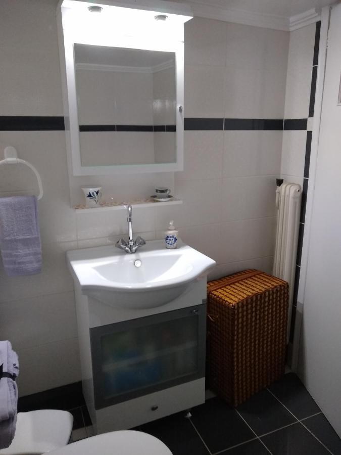 Acropolis Within 10 Minutes Walk! Classical Apartment And A Hostess At Your Side! 아테네 외부 사진