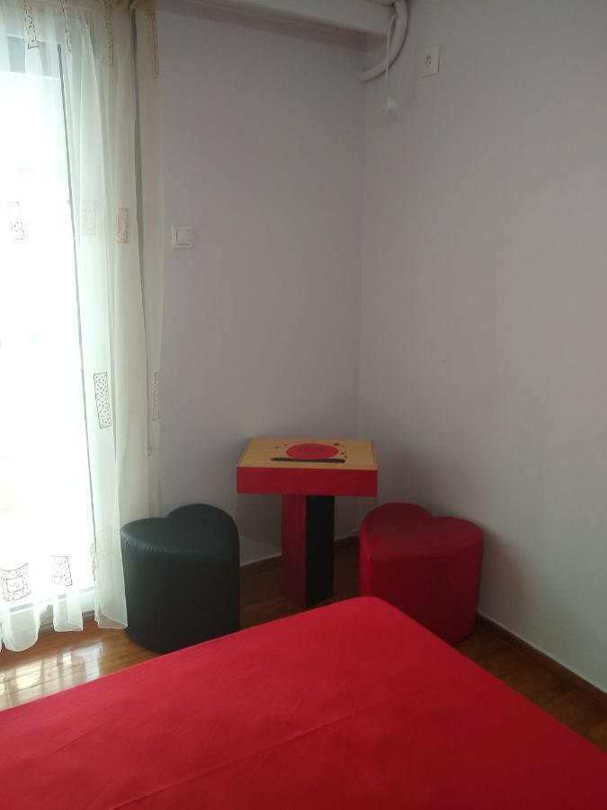 Acropolis Within 10 Minutes Walk! Classical Apartment And A Hostess At Your Side! 아테네 외부 사진