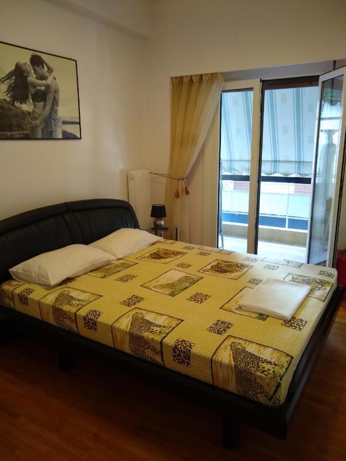 Acropolis Within 10 Minutes Walk! Classical Apartment And A Hostess At Your Side! 아테네 외부 사진