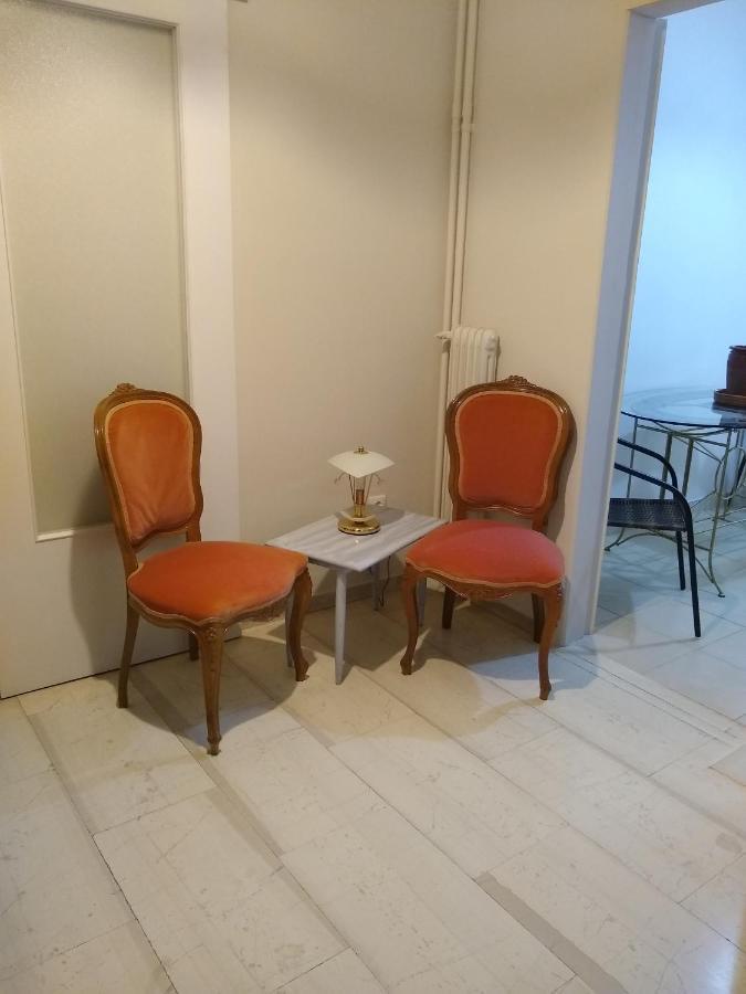 Acropolis Within 10 Minutes Walk! Classical Apartment And A Hostess At Your Side! 아테네 외부 사진