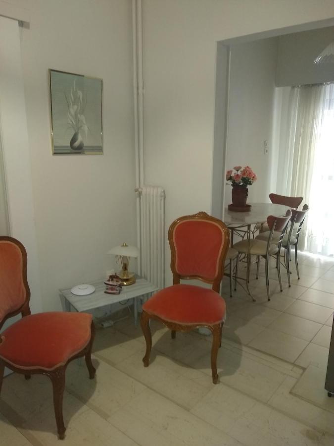 Acropolis Within 10 Minutes Walk! Classical Apartment And A Hostess At Your Side! 아테네 외부 사진