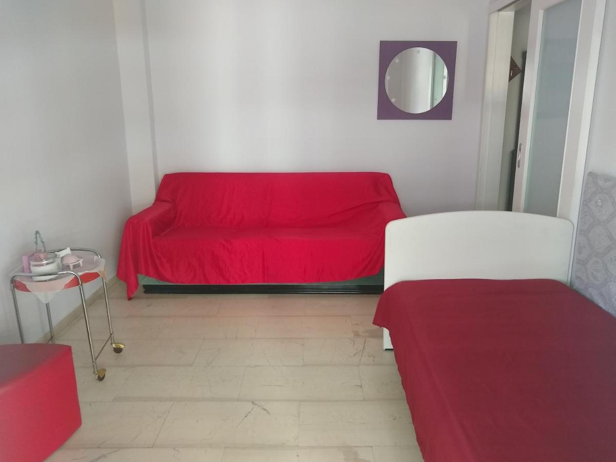 Acropolis Within 10 Minutes Walk! Classical Apartment And A Hostess At Your Side! 아테네 외부 사진